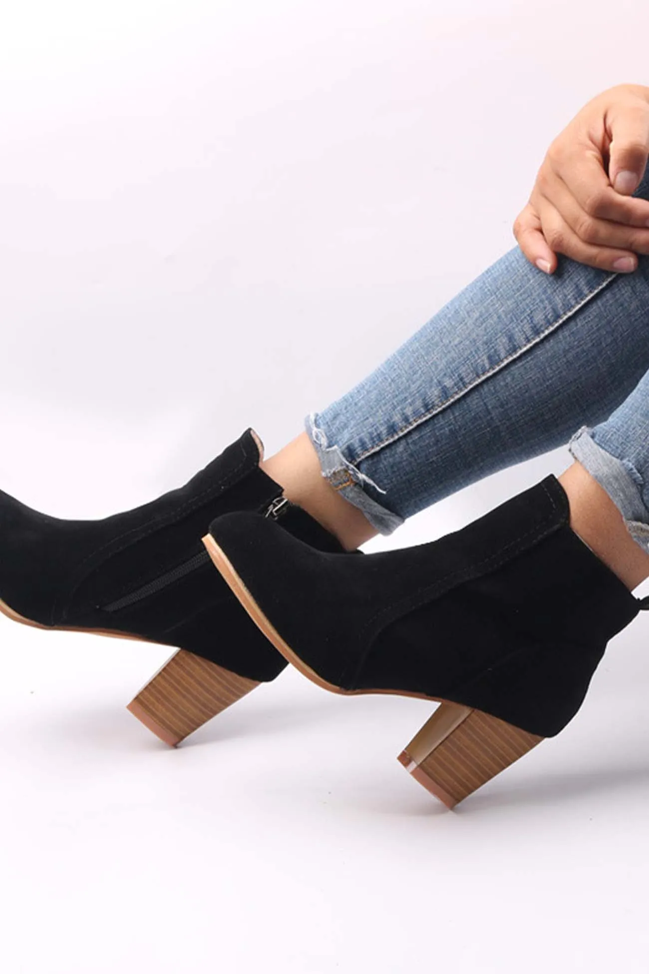 Amozae-Frosted Round Toe Chunky Heel Ankle Boots