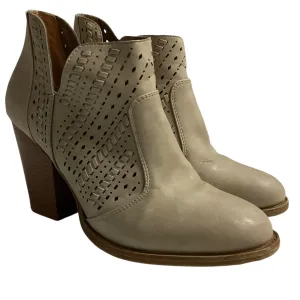 Boots Ankle Heels By Daisy Fuentes In Beige, Size: 8.5